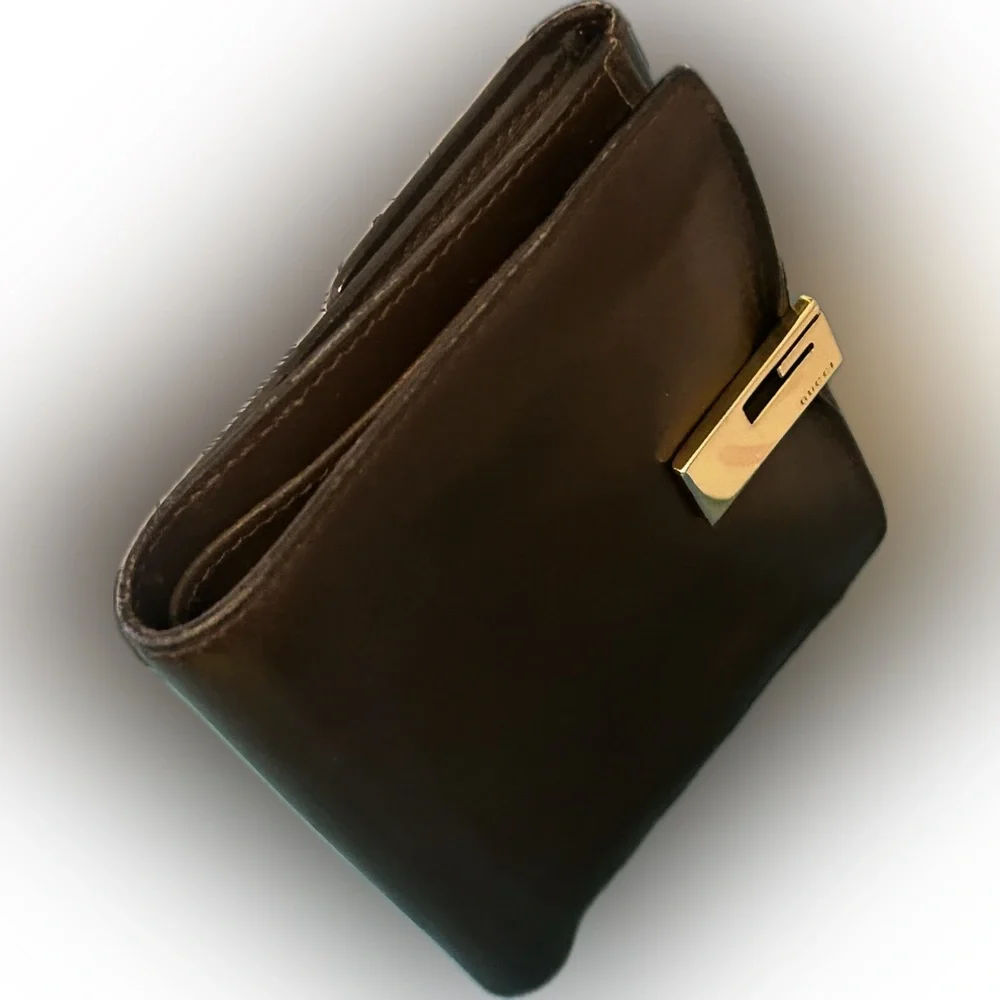 Gucci Vintage Brown Leather Bifold Wallet Gold G Hardware Made in Italy